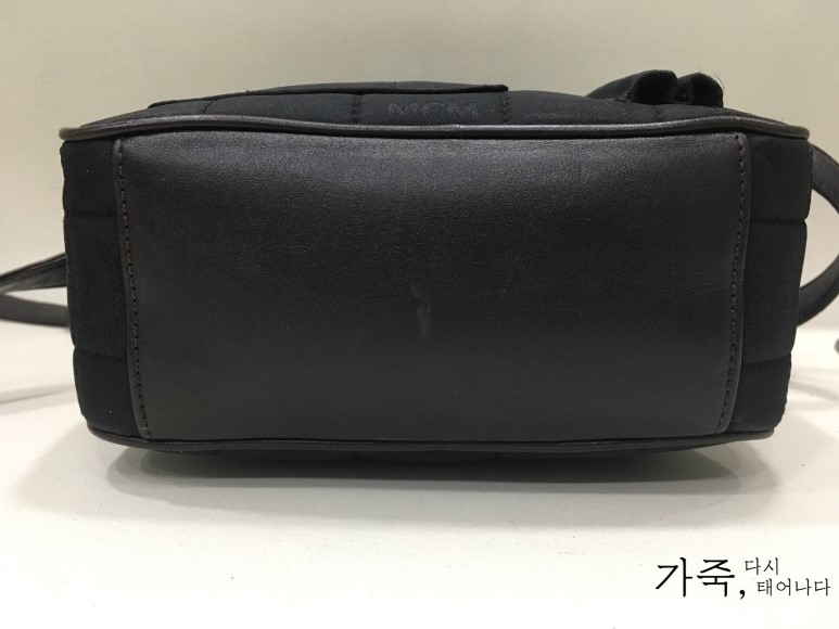 MCM 엠씨엠 남성용 크로스백 메신져백 남자크로스백