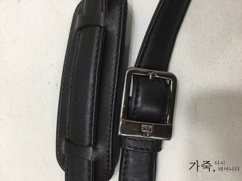 MCM 엠씨엠 남성용 크로스백 메신져백 남자크로스백